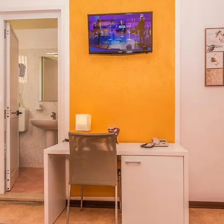 Nuova Graziosa 3* لينانو سابيادورو